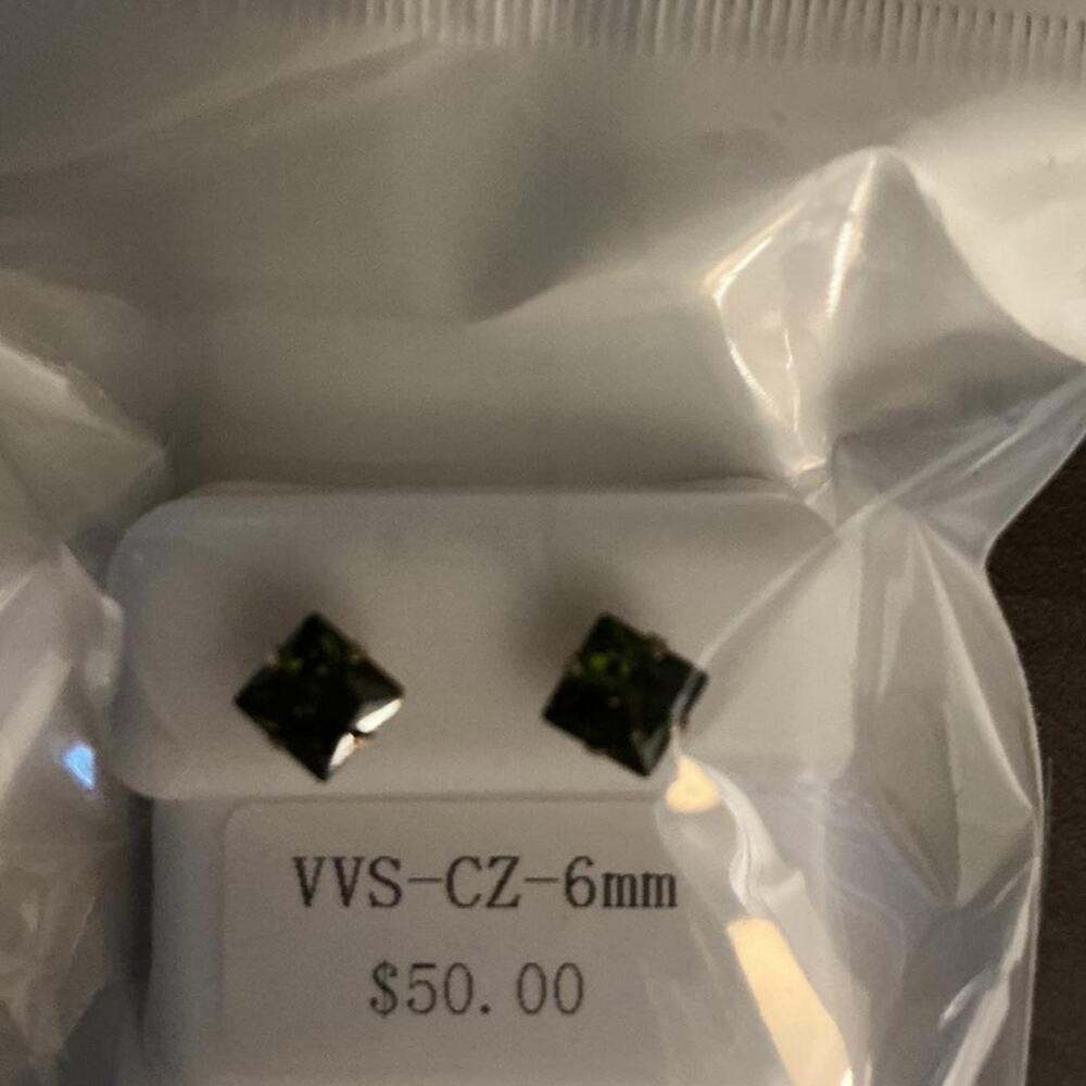 Brand new vvs cz 6mm earrings